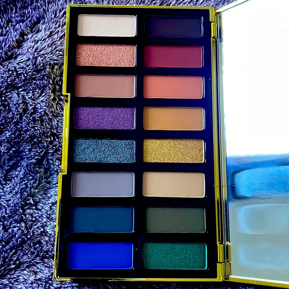 Kat Von D 10-year anniversary eyeshadow palette - Picture 3 of 7
